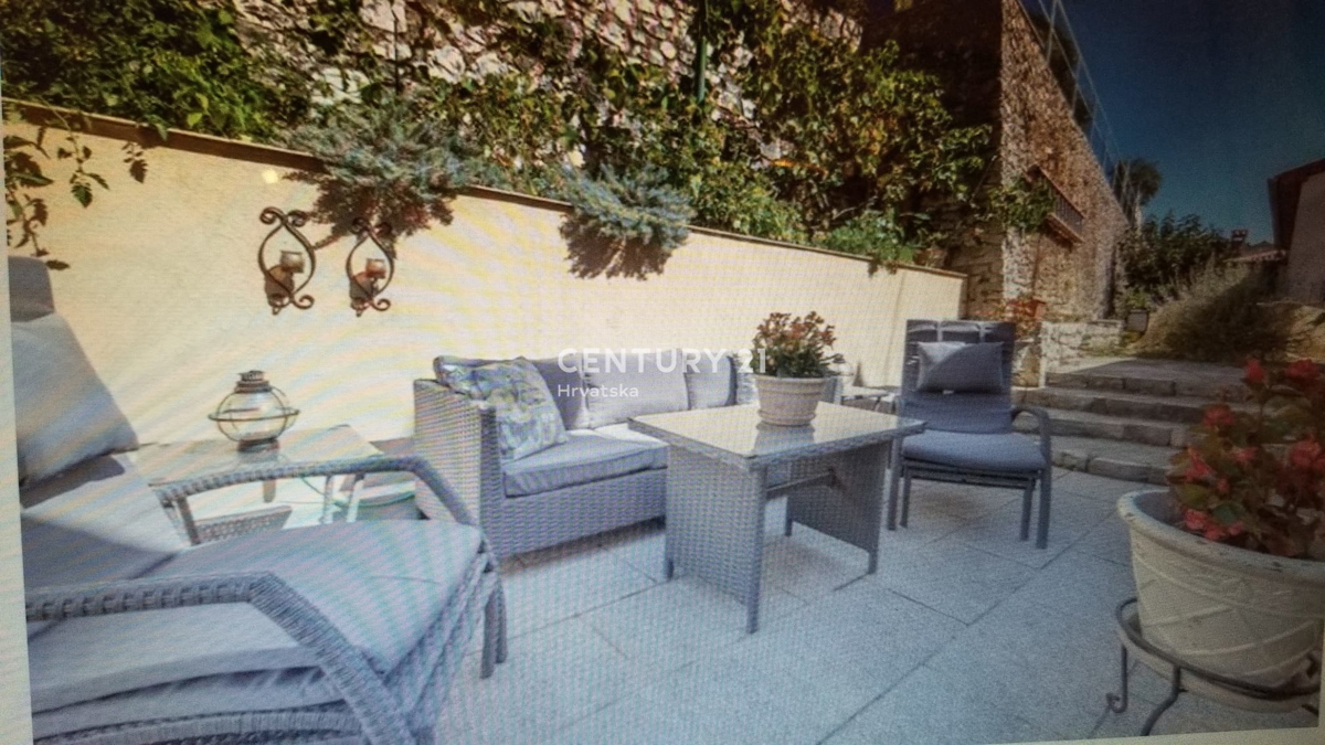 LABIN, RABAC, HIŠA S 4 STANOVANJI, ODPRT POGLED NA MORJE IN STARI GRAD LABIN