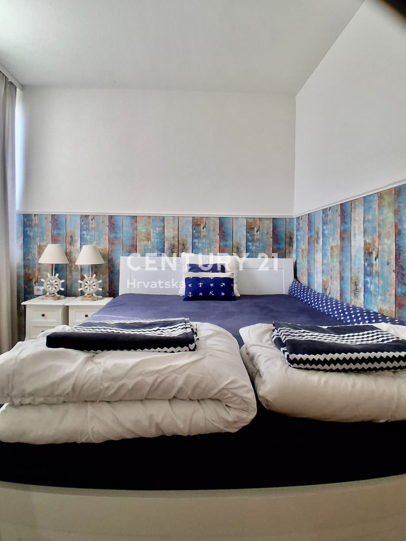 POREČ, ČERVAR PORAT, DVOSOBNO STANOVANJE PRVI VRSTNI RED DO MORJA