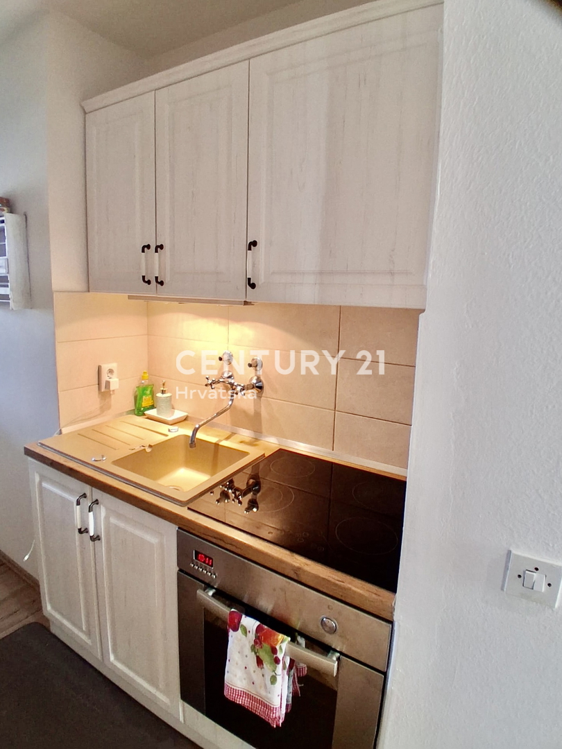 POREČ, ČERVAR PORAT, DVOSOBNO STANOVANJE PRVI VRSTNI RED DO MORJA