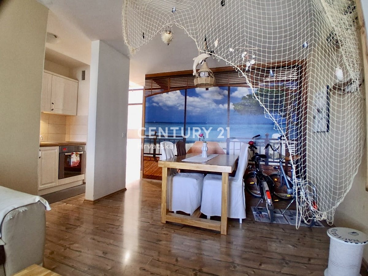 POREČ, ČERVAR PORAT, DVOSOBNO STANOVANJE PRVI VRSTNI RED DO MORJA