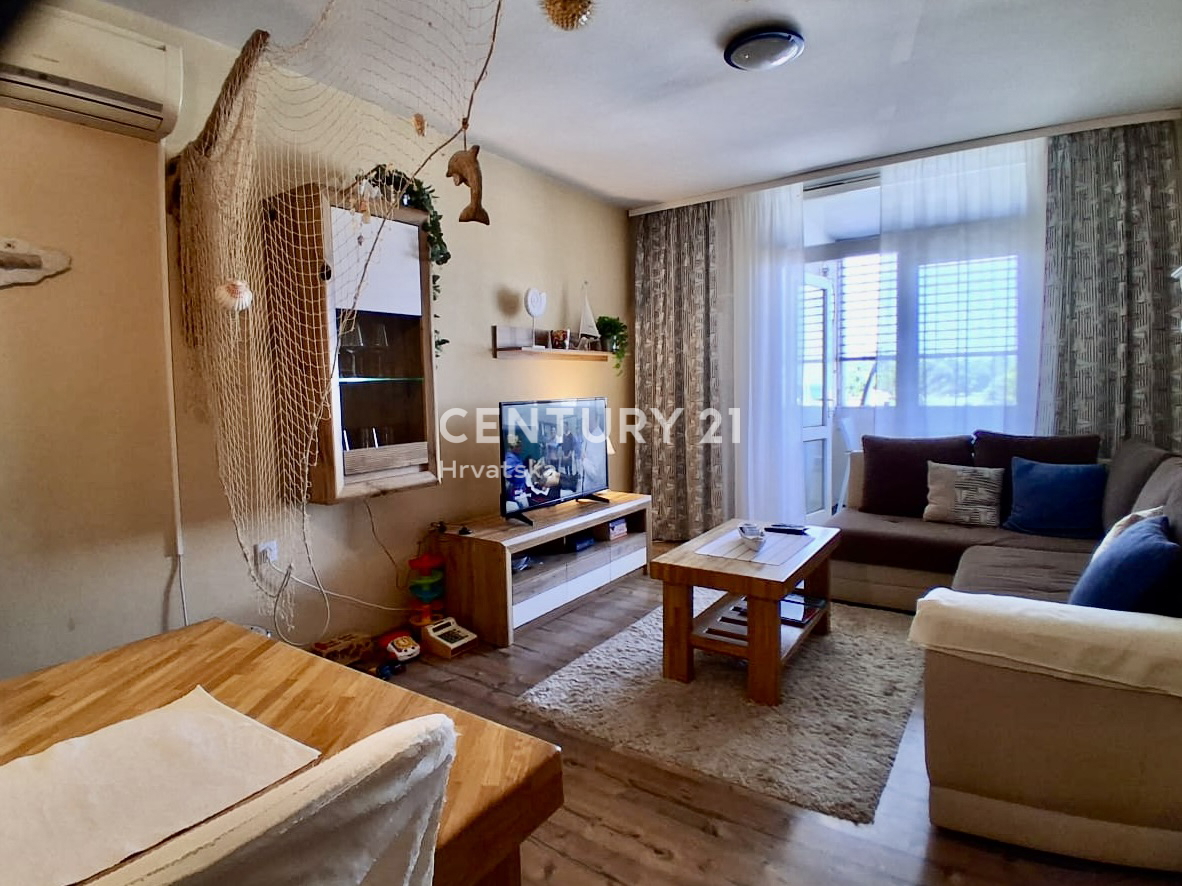 POREČ, ČERVAR PORAT, DVOSOBNO STANOVANJE PRVI VRSTNI RED DO MORJA