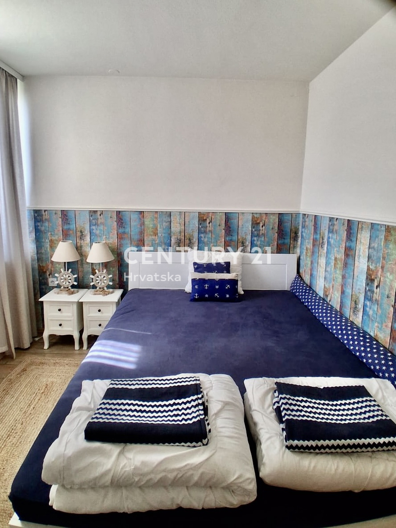 POREČ, ČERVAR PORAT, DVOSOBNO STANOVANJE PRVI VRSTNI RED DO MORJA