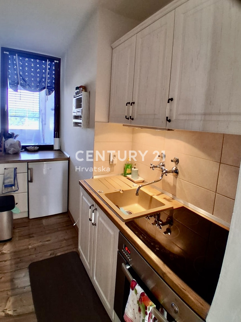 POREČ, ČERVAR PORAT, DVOSOBNO STANOVANJE PRVI VRSTNI RED DO MORJA