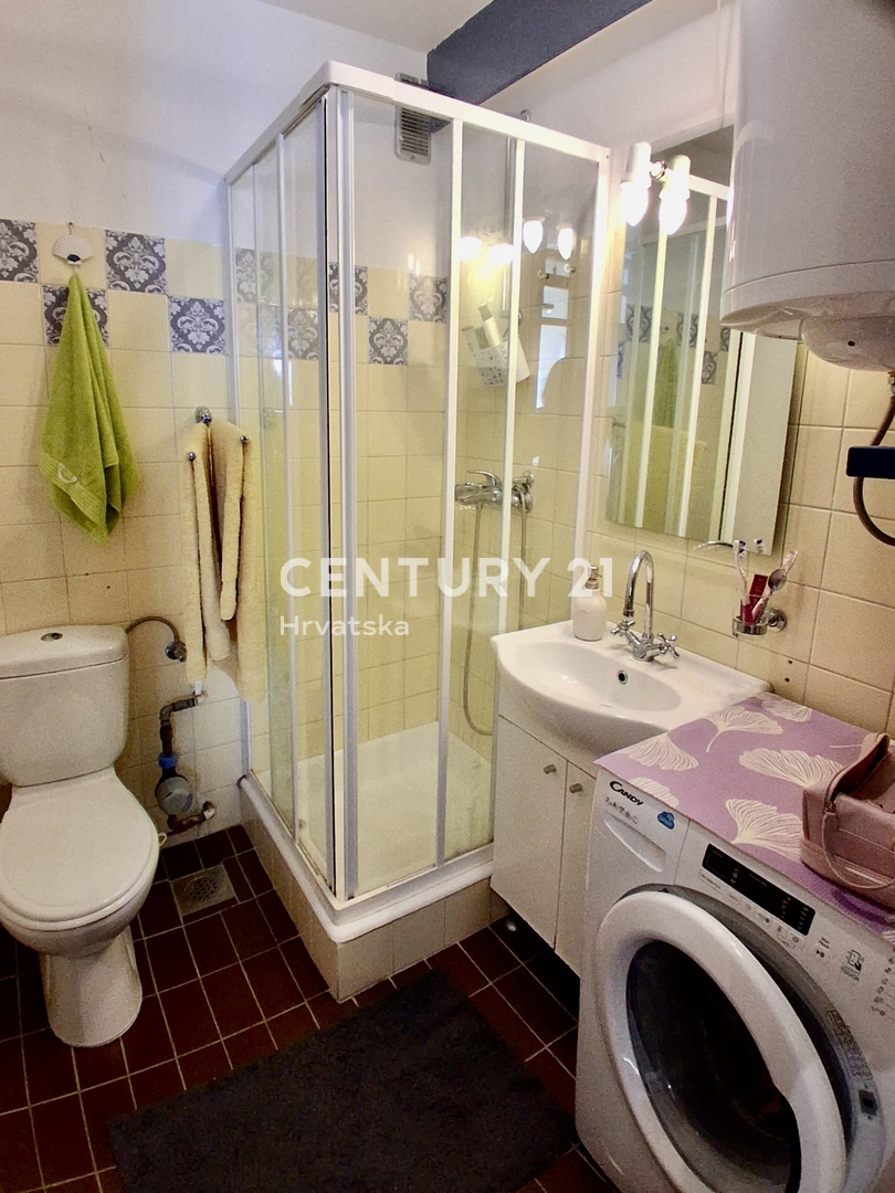 POREČ, ČERVAR PORAT, DVOSOBNO STANOVANJE PRVI VRSTNI RED DO MORJA