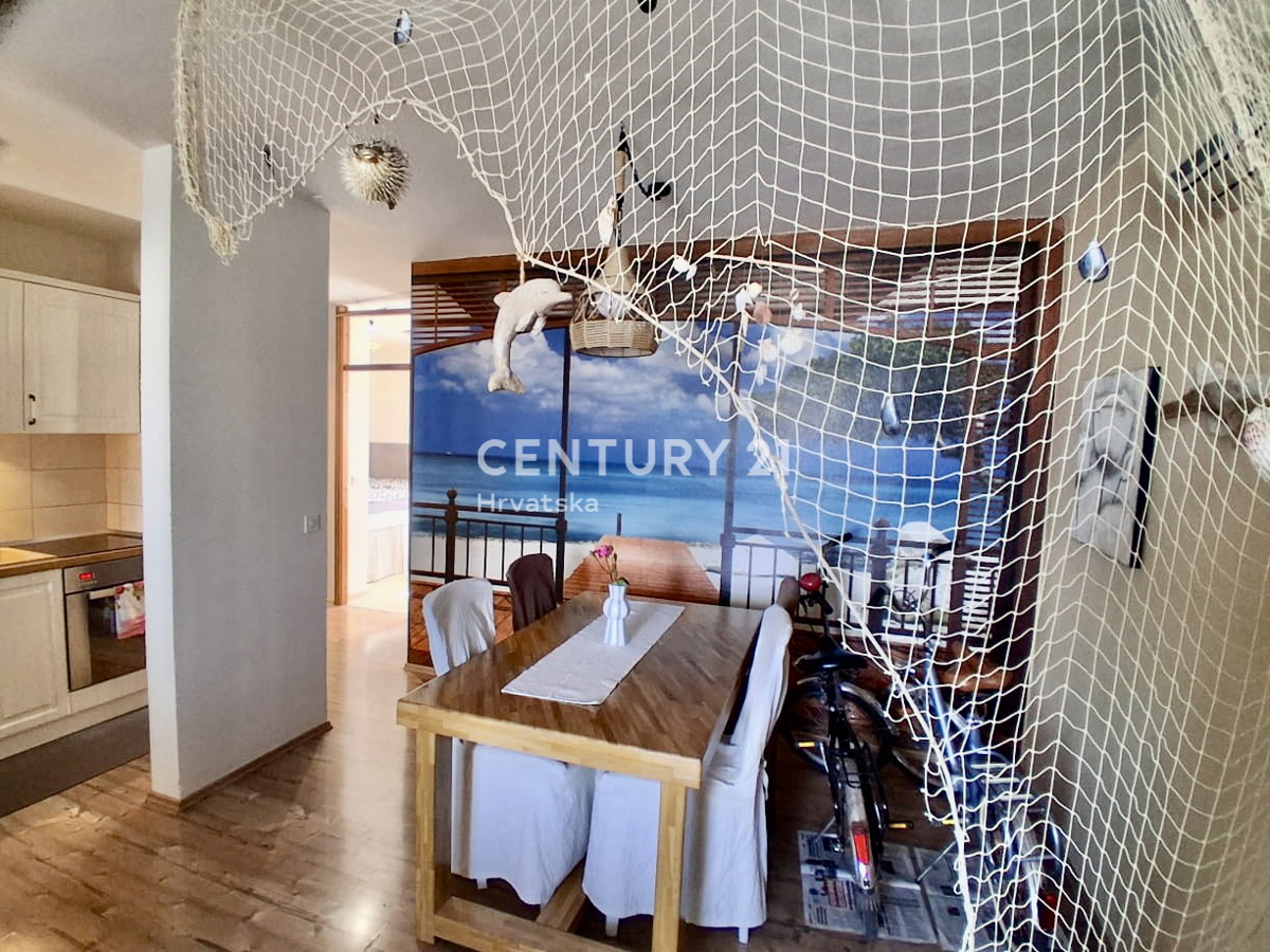 POREČ, ČERVAR PORAT, DVOSOBNO STANOVANJE PRVI VRSTNI RED DO MORJA