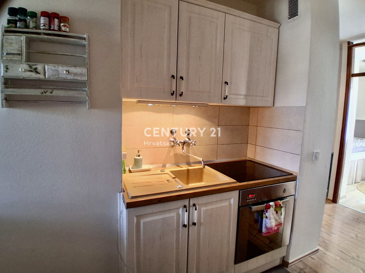 POREČ, ČERVAR PORAT, DVOSOBNO STANOVANJE PRVI VRSTNI RED DO MORJA