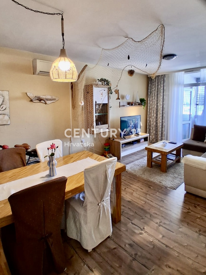 POREČ, ČERVAR PORAT, DVOSOBNO STANOVANJE PRVI VRSTNI RED DO MORJA