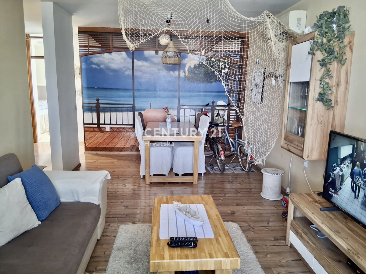 POREČ, ČERVAR PORAT, DVOSOBNO STANOVANJE PRVI VRSTNI RED DO MORJA