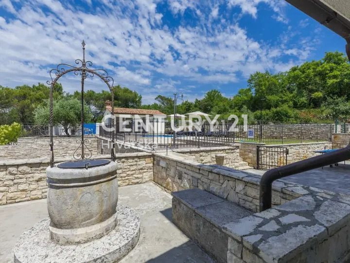 LABIN, HIŠA S DVEMA STANOMA, BAZENOM IN OTVORENIM POGLEDOM NA MORJE