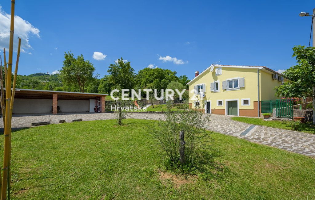 LABIN, PIĆAN, DVE HIŠI S BAZENOM IN POMOŽNIM OBJEKTOM