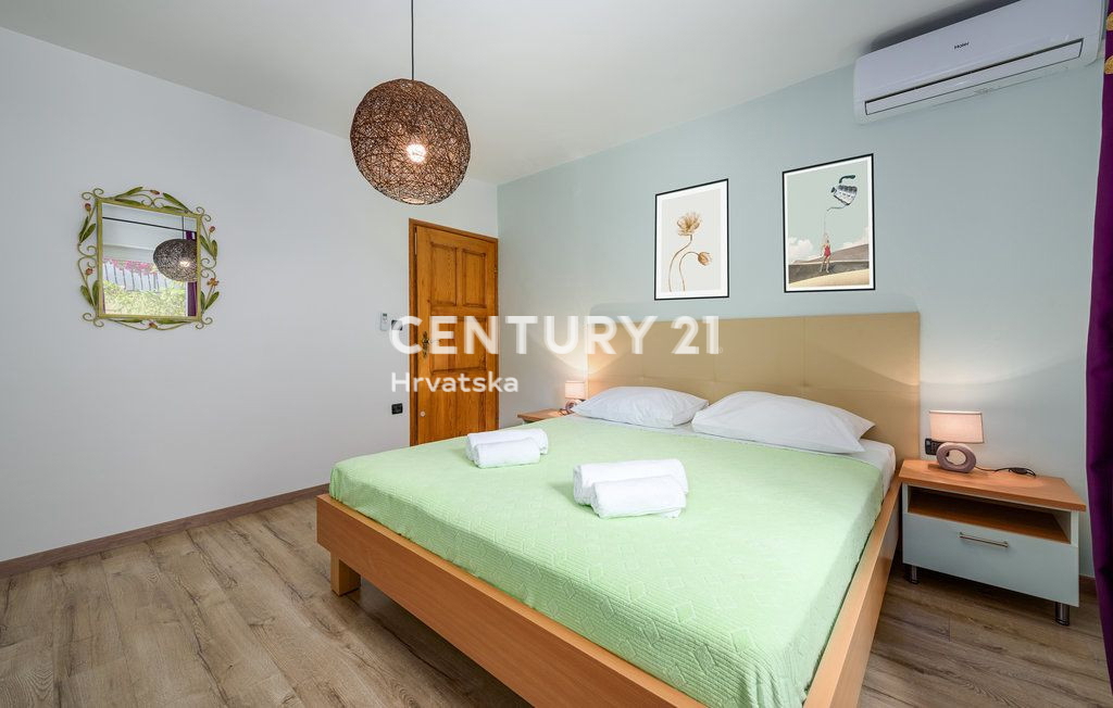 LABIN, PIĆAN, DVE HIŠI S BAZENOM IN POMOŽNIM OBJEKTOM