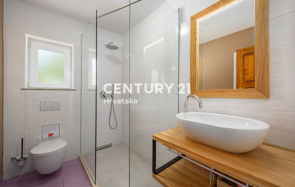 LABIN, PIĆAN, DVE HIŠI S BAZENOM IN POMOŽNIM OBJEKTOM