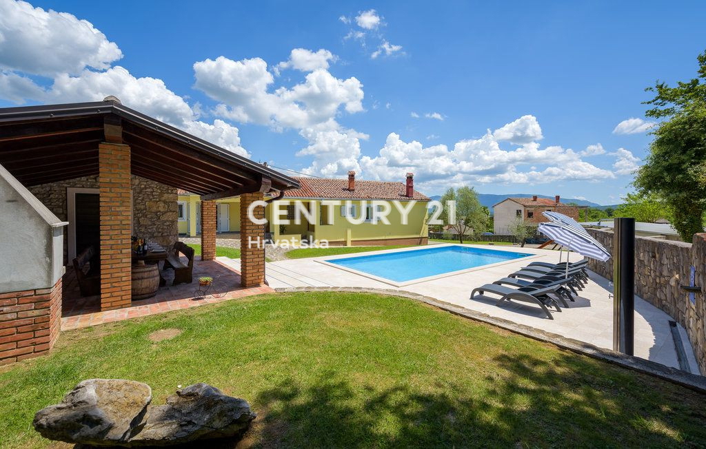 LABIN, PIĆAN, DVE HIŠI S BAZENOM IN POMOŽNIM OBJEKTOM