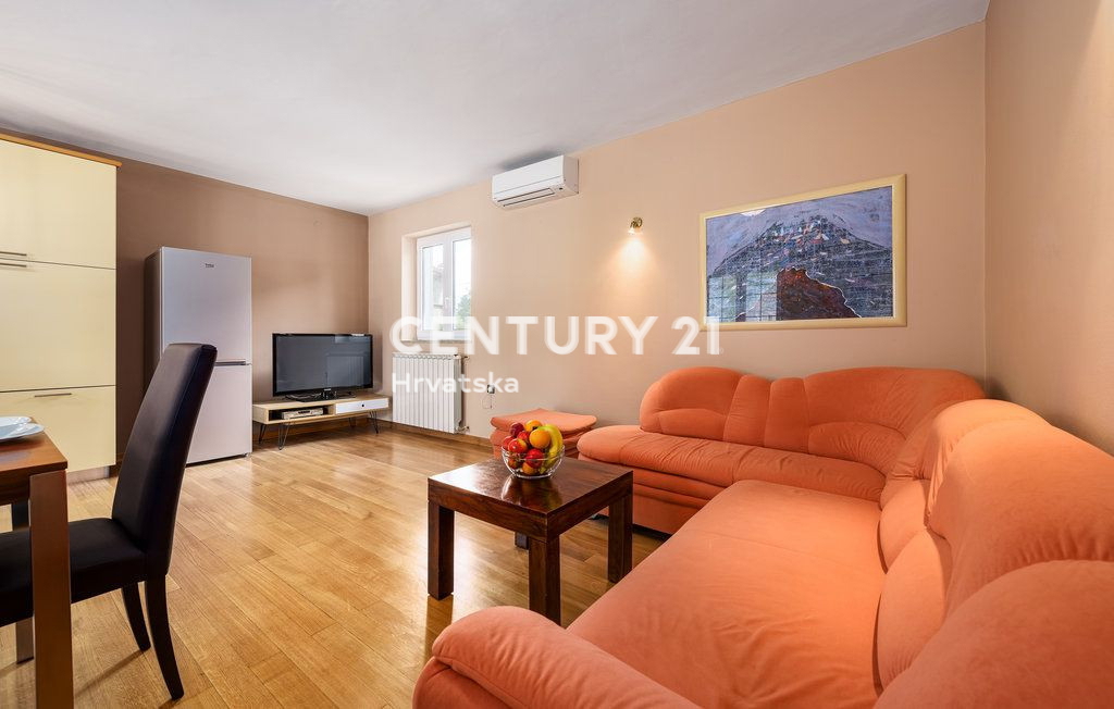 LABIN, PIĆAN, DVE HIŠI S BAZENOM IN POMOŽNIM OBJEKTOM