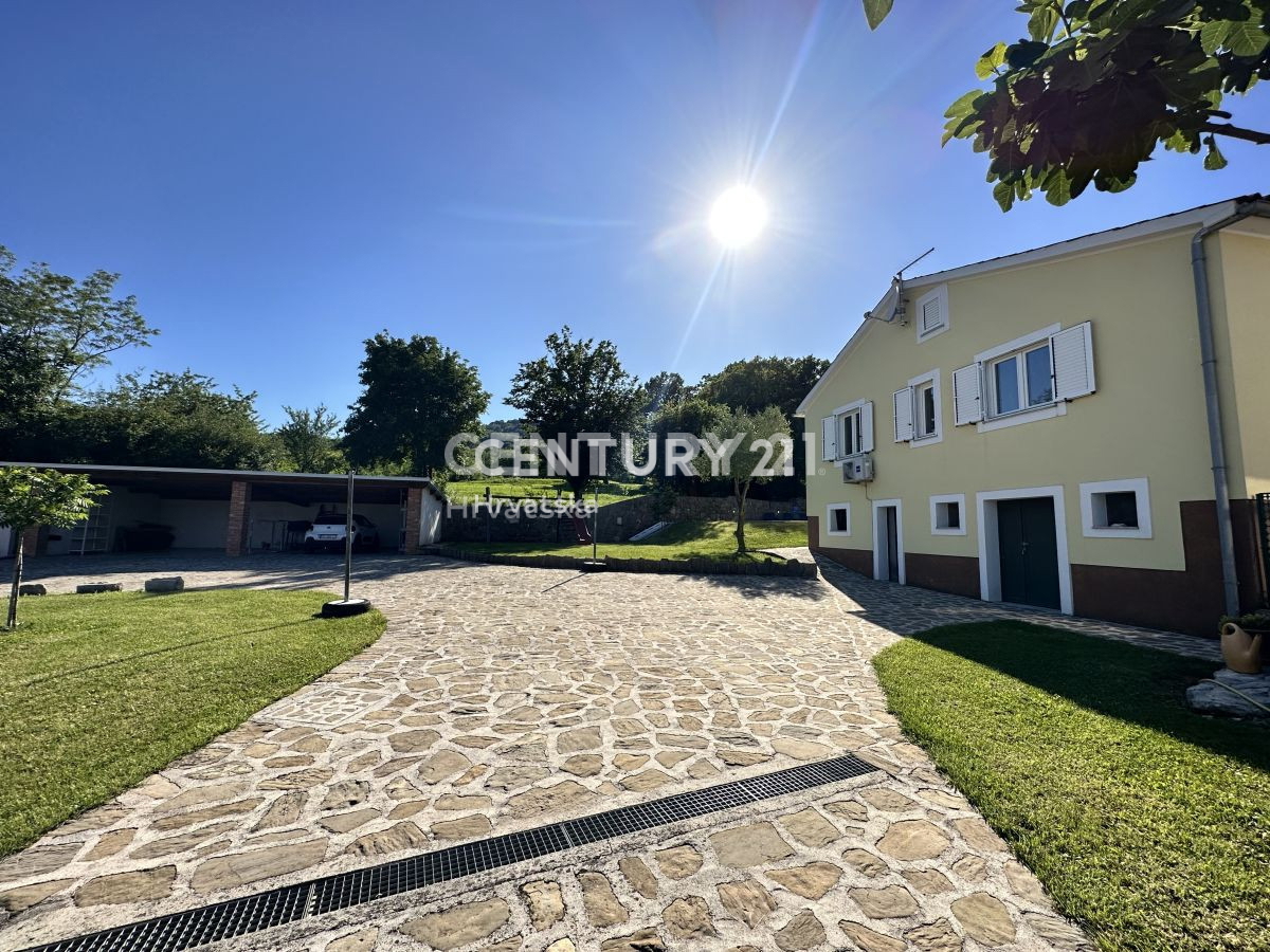 LABIN, PIĆAN, DVE HIŠI S BAZENOM IN POMOŽNIM OBJEKTOM