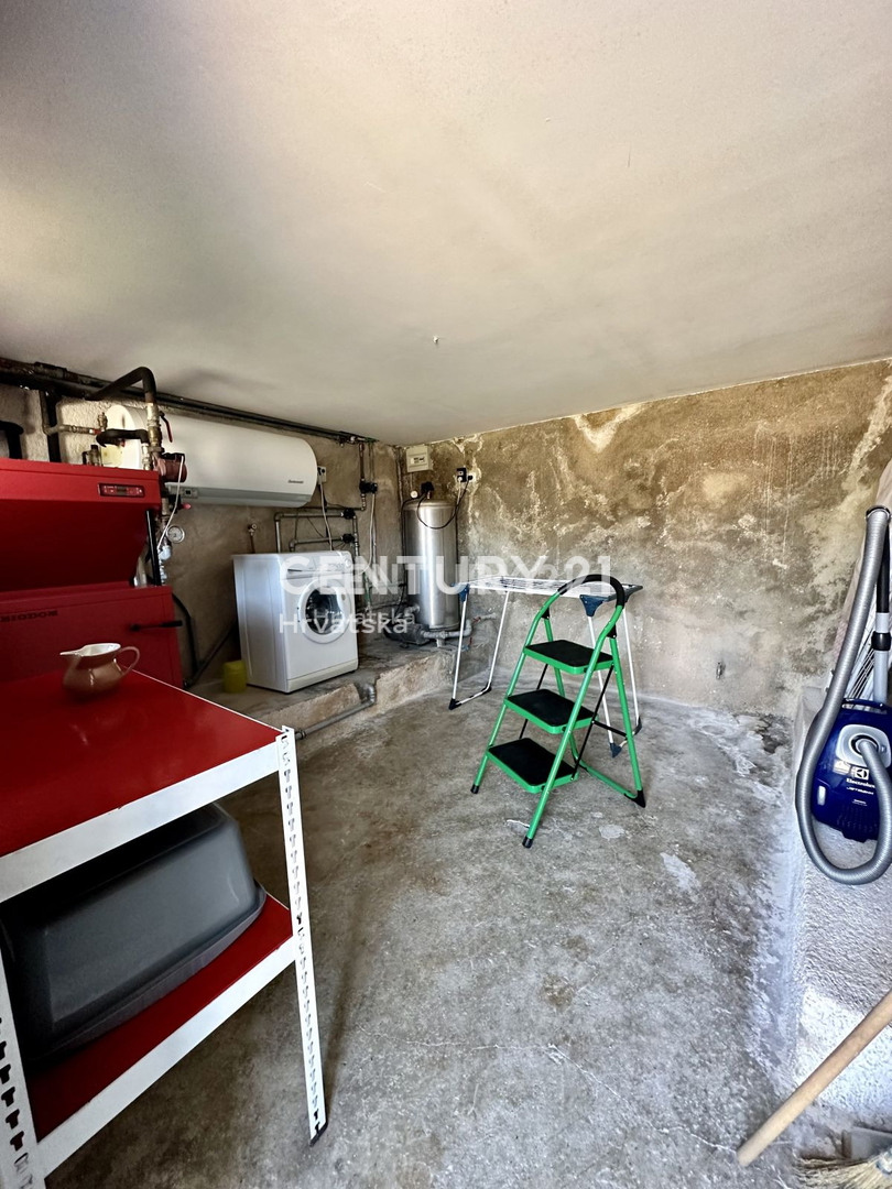 LABIN, PIĆAN, DVE HIŠI S BAZENOM IN POMOŽNIM OBJEKTOM