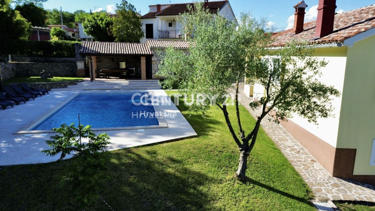 LABIN, PIĆAN, DVE HIŠI S BAZENOM IN POMOŽNIM OBJEKTOM