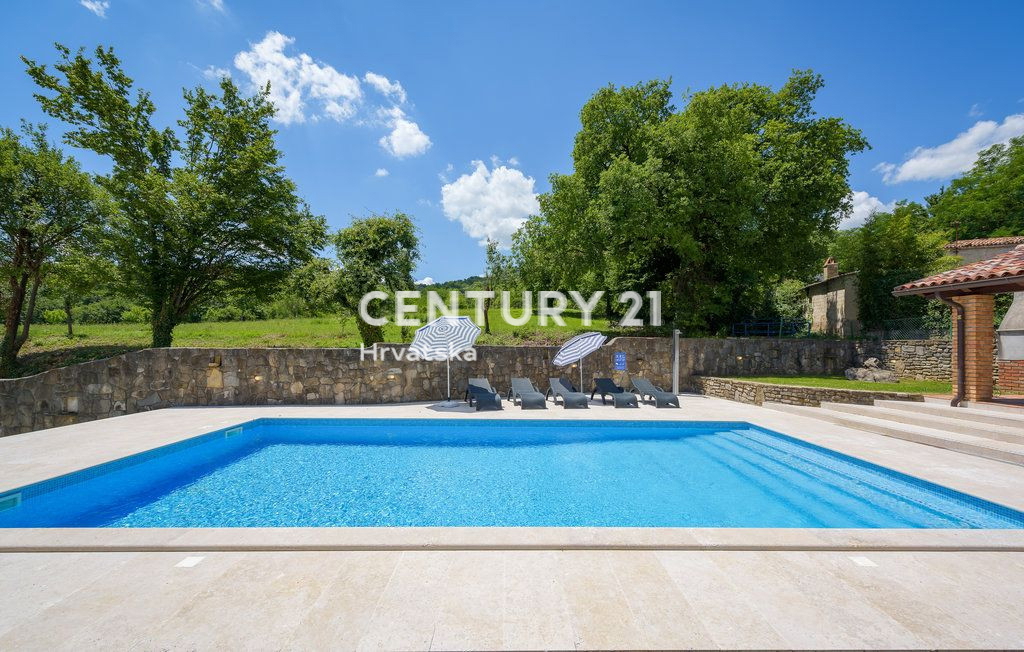 LABIN, PIĆAN, DVE HIŠI S BAZENOM IN POMOŽNIM OBJEKTOM