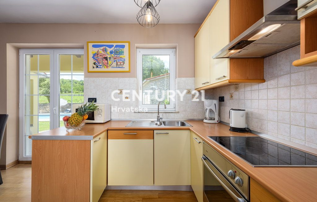 LABIN, PIĆAN, DVE HIŠI S BAZENOM IN POMOŽNIM OBJEKTOM