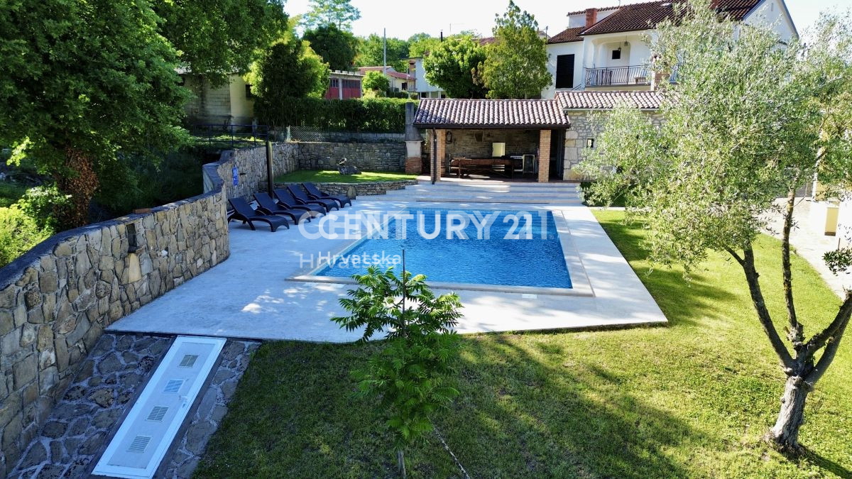 LABIN, PIĆAN, DVE HIŠI S BAZENOM IN POMOŽNIM OBJEKTOM