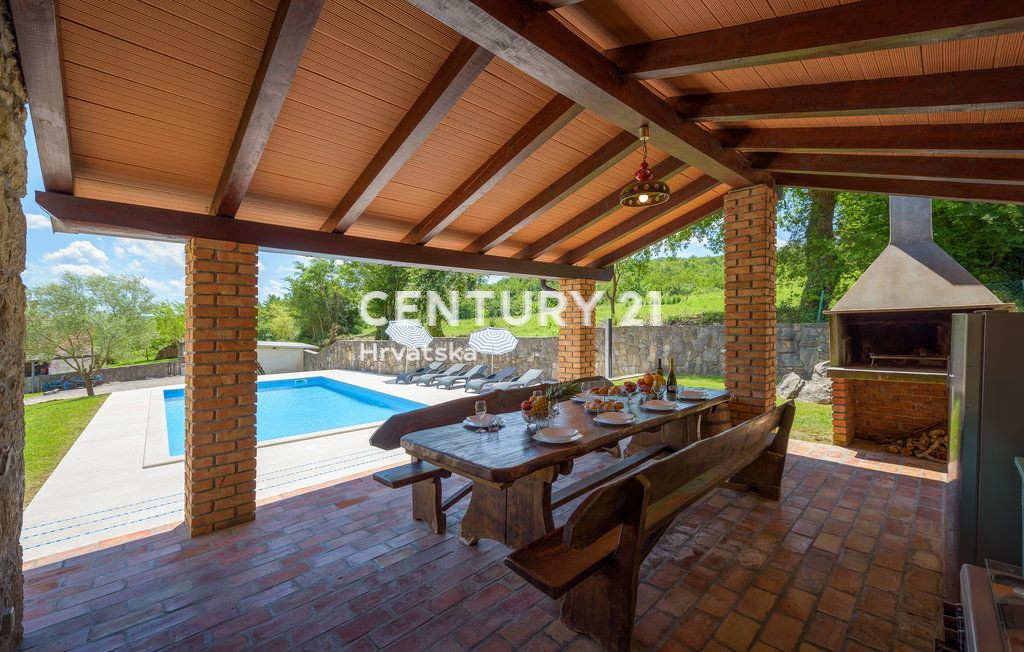 LABIN, PIĆAN, DVE HIŠI S BAZENOM IN POMOŽNIM OBJEKTOM