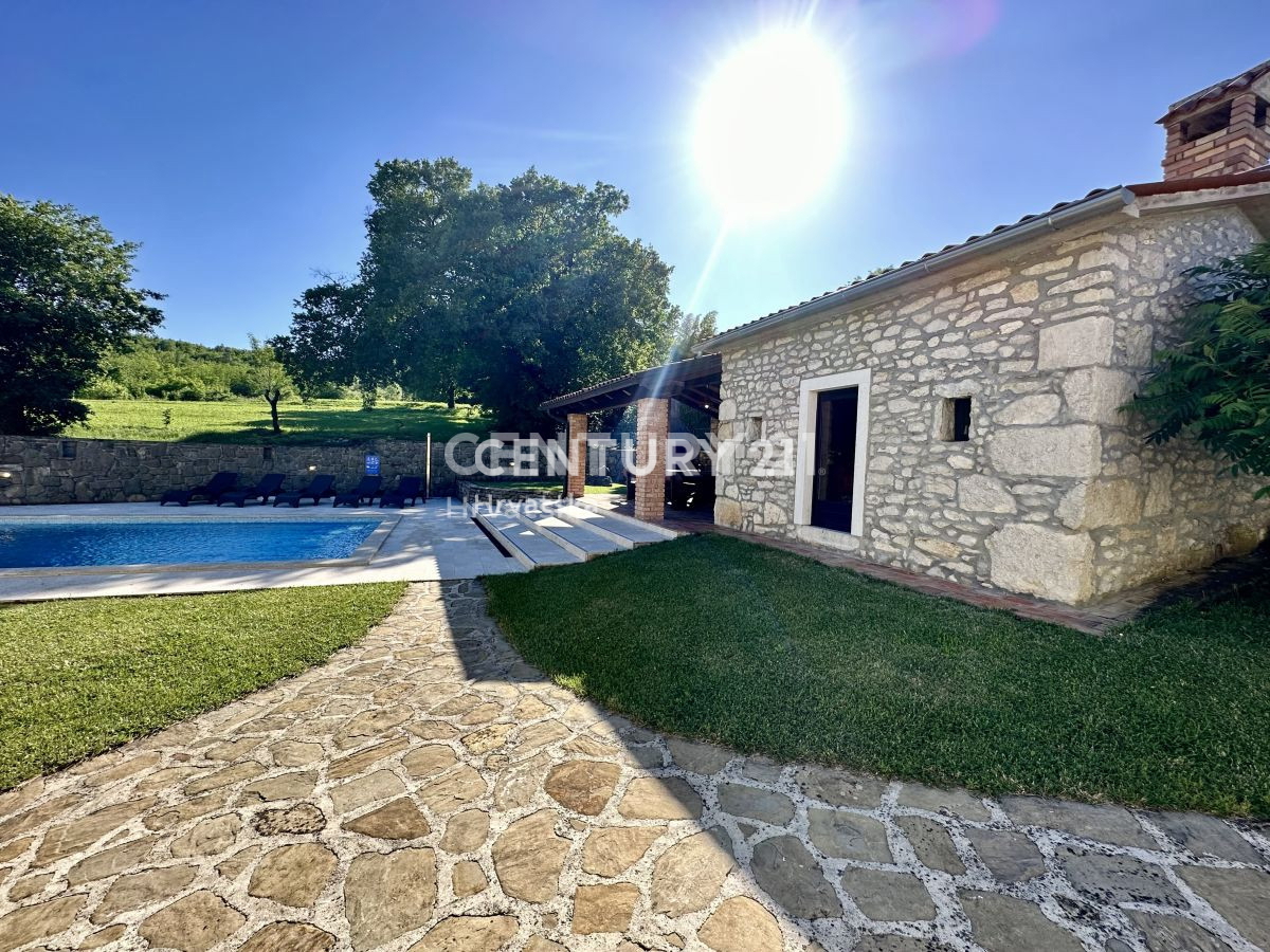 LABIN, PIĆAN, DVE HIŠI S BAZENOM IN POMOŽNIM OBJEKTOM