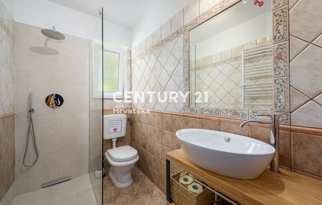 LABIN, PIĆAN, DVE HIŠI S BAZENOM IN POMOŽNIM OBJEKTOM