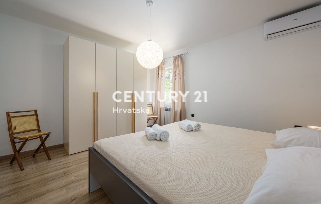 LABIN, PIĆAN, DVE HIŠI S BAZENOM IN POMOŽNIM OBJEKTOM