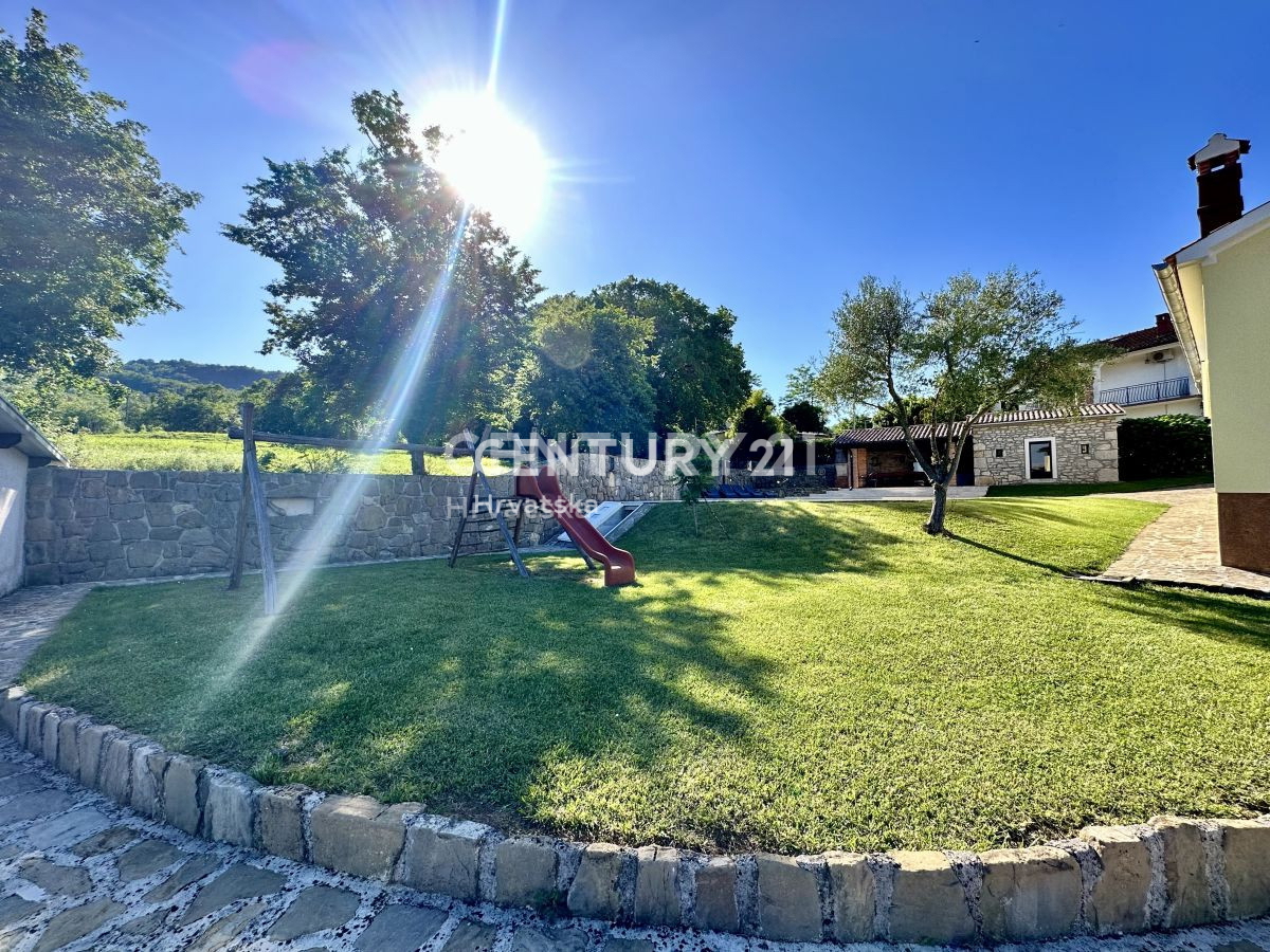 LABIN, PIĆAN, DVE HIŠI S BAZENOM IN POMOŽNIM OBJEKTOM