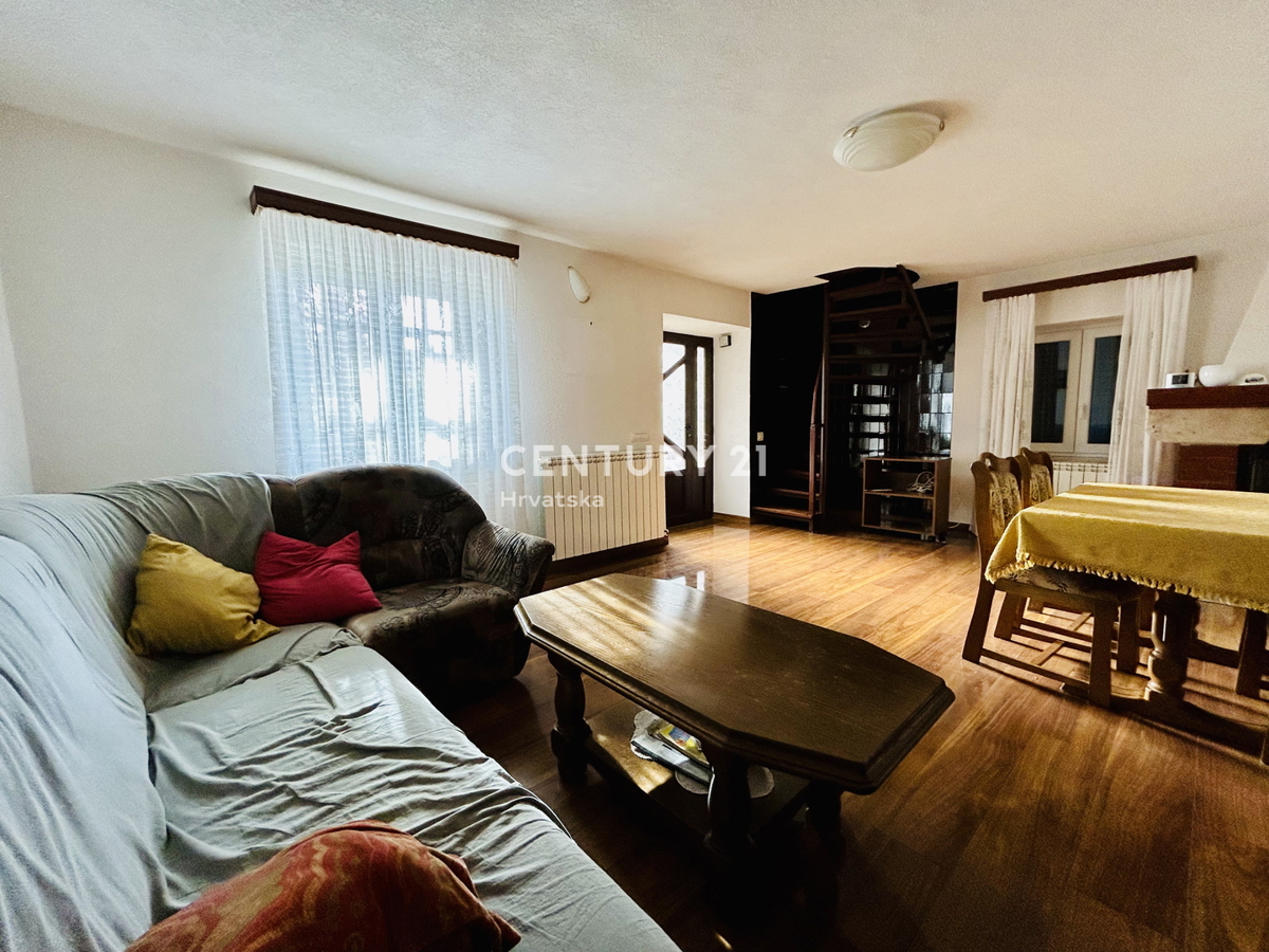 UMAG, OKOLICA, DVOJNA HIŠA SAMO 2 KM OD MORJA