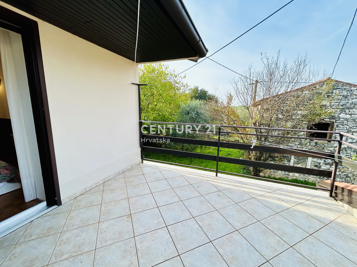 UMAG, OKOLICA, DVOJNA HIŠA SAMO 2 KM OD MORJA