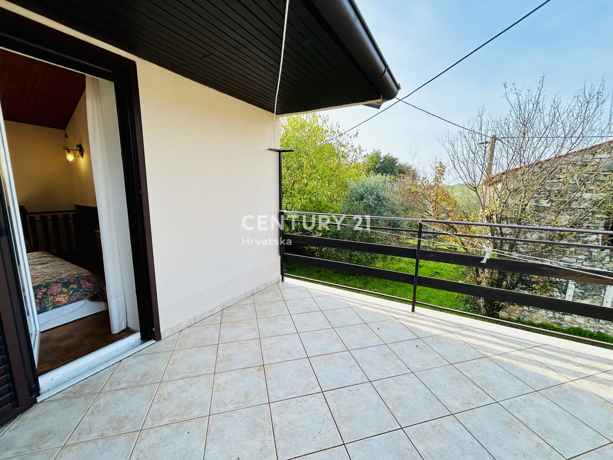 UMAG, OKOLICA, DVOJNA HIŠA SAMO 2 KM OD MORJA