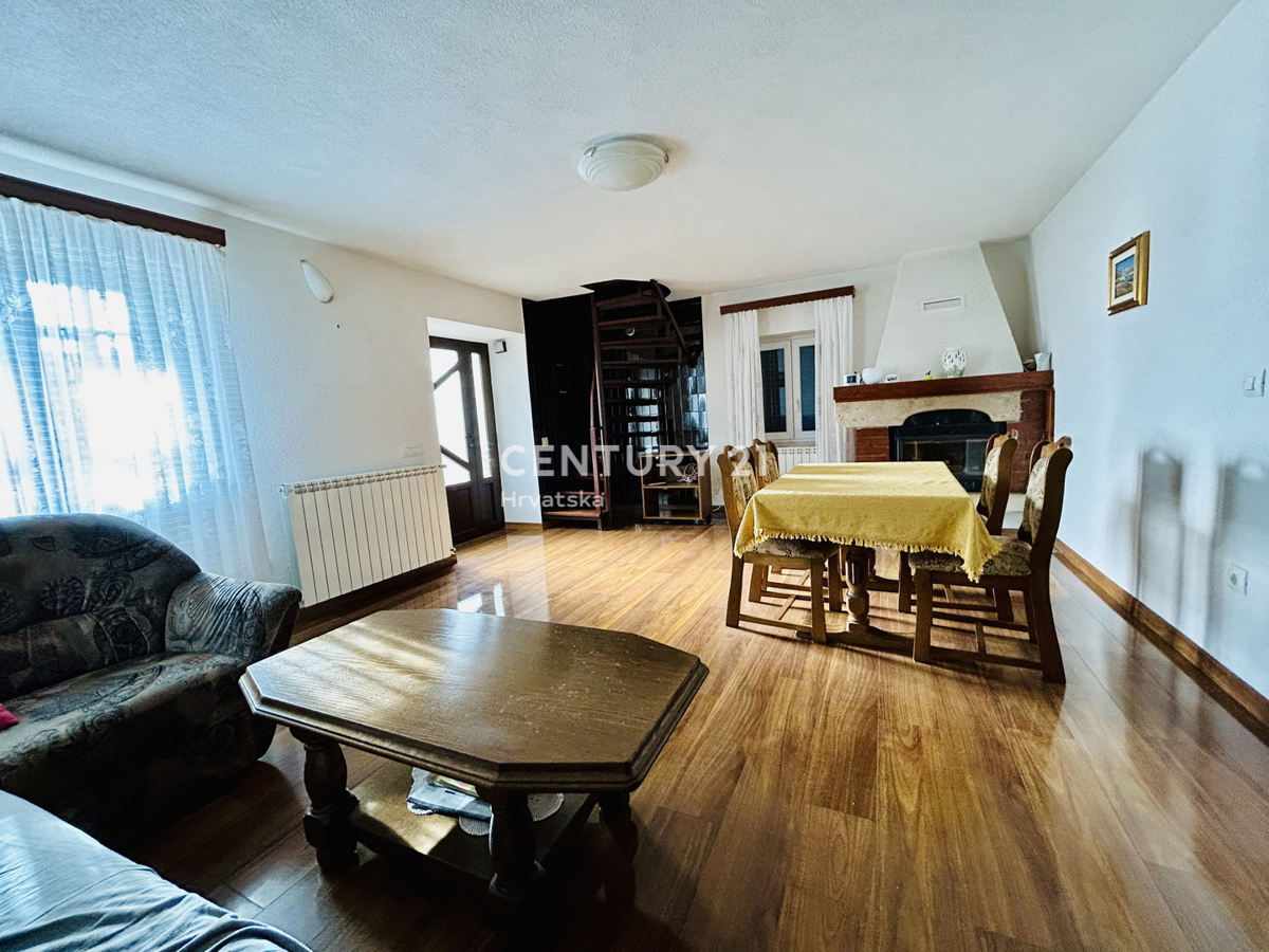 UMAG, OKOLICA, DVOJNA HIŠA SAMO 2 KM OD MORJA