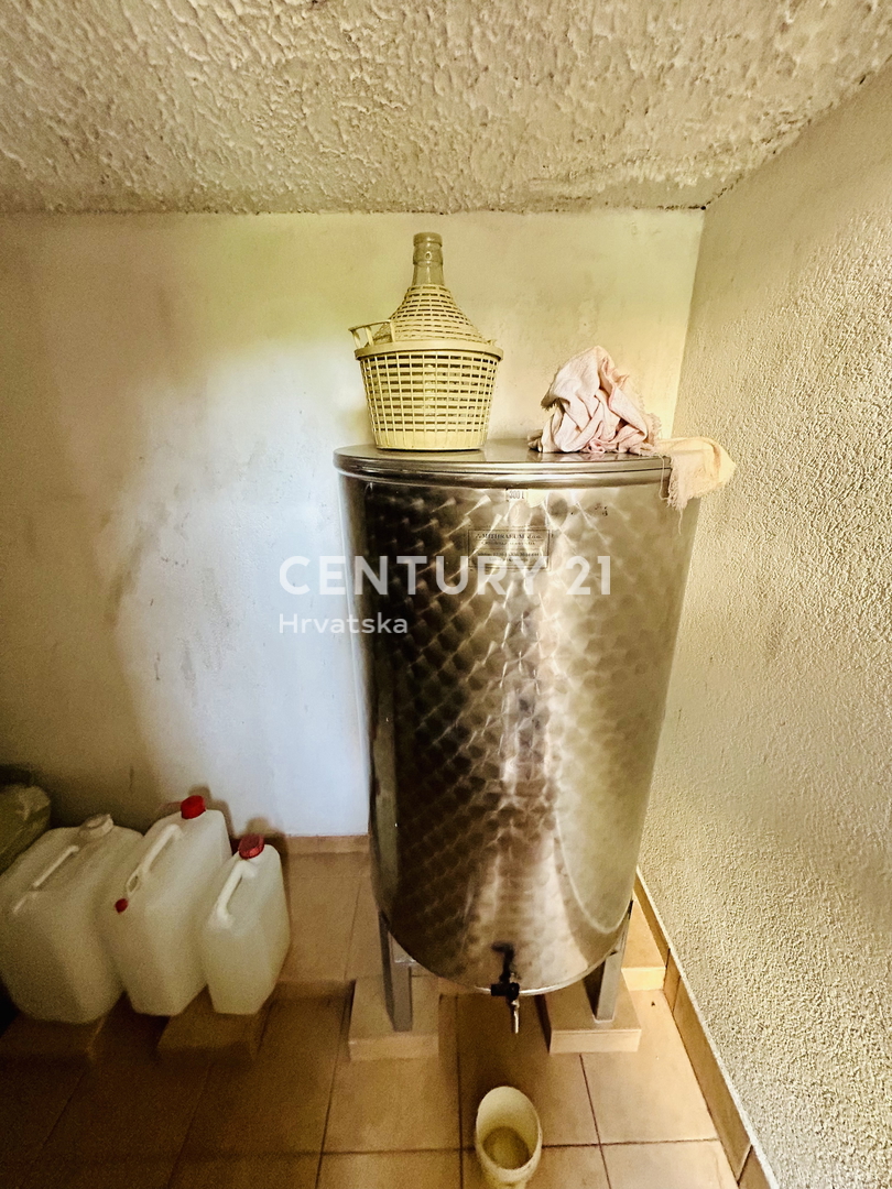 UMAG, OKOLICA, DVOJNA HIŠA SAMO 2 KM OD MORJA