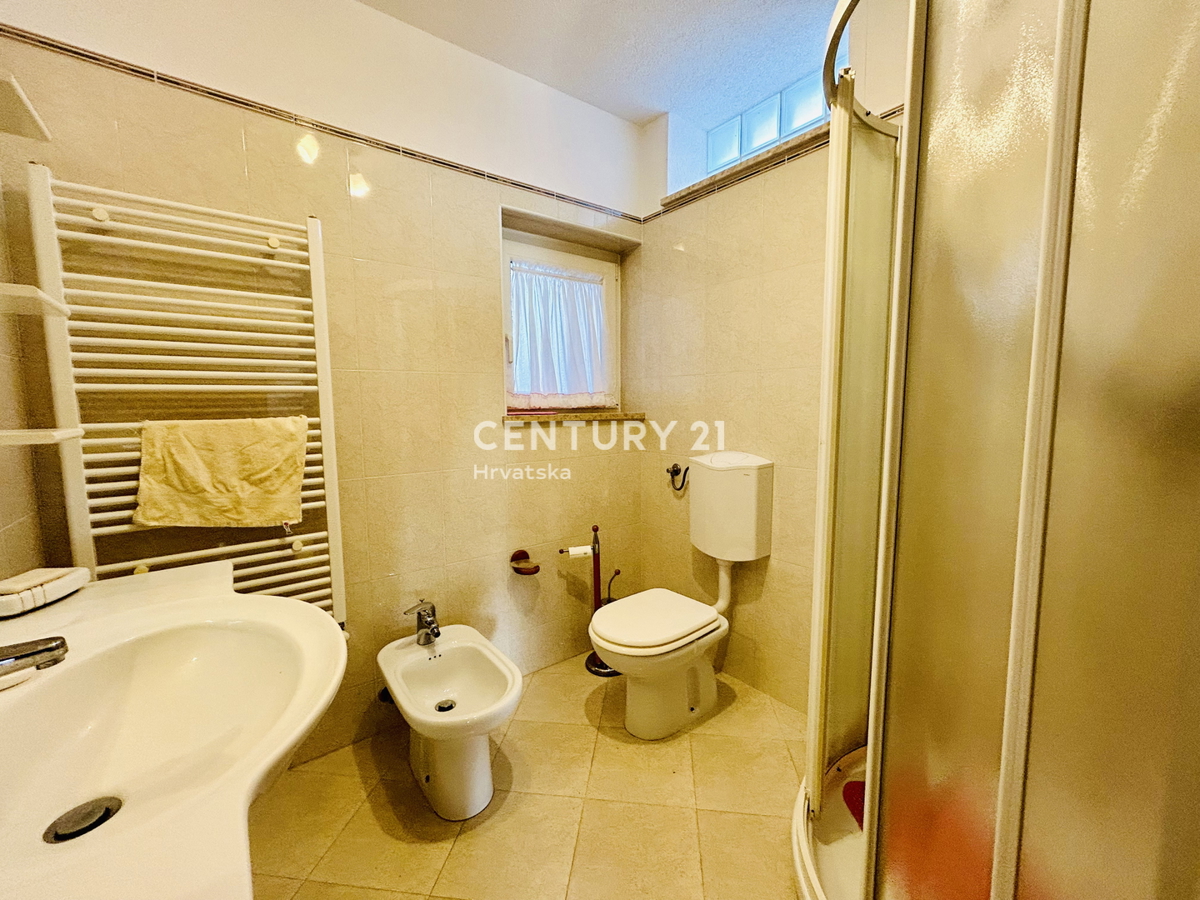 UMAG, OKOLICA, DVOJNA HIŠA SAMO 2 KM OD MORJA