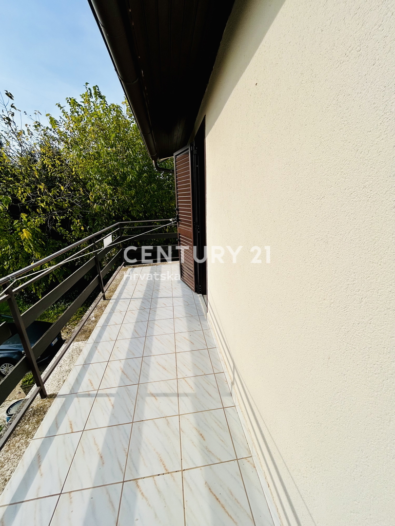 UMAG, OKOLICA, DVOJNA HIŠA SAMO 2 KM OD MORJA