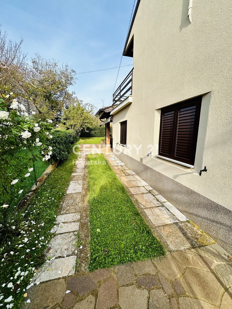 UMAG, OKOLICA, DVOJNA HIŠA SAMO 2 KM OD MORJA