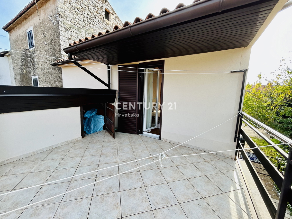 UMAG, OKOLICA, DVOJNA HIŠA SAMO 2 KM OD MORJA