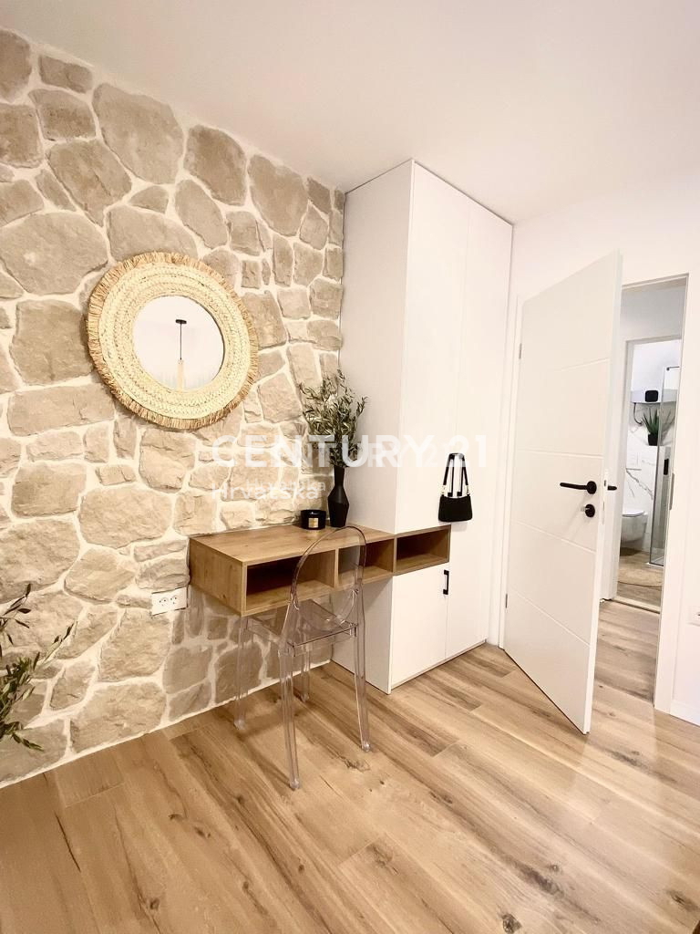 ROVINJ, DIZAJNERSKI UREĐEN STAN U CENTRU MESTA