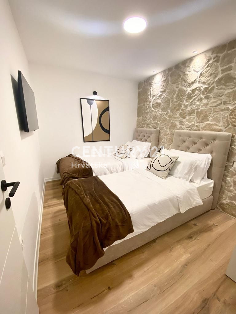 ROVINJ, DIZAJNERSKI UREĐEN STAN U CENTRU MESTA