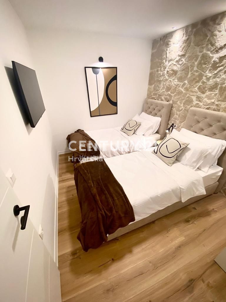 ROVINJ, DIZAJNERSKI UREĐEN STAN U CENTRU MESTA
