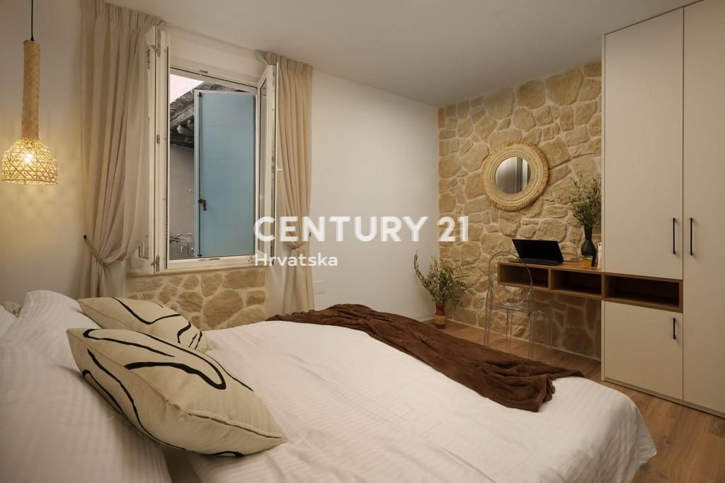 ROVINJ, DIZAJNERSKI UREĐEN STAN U CENTRU MESTA