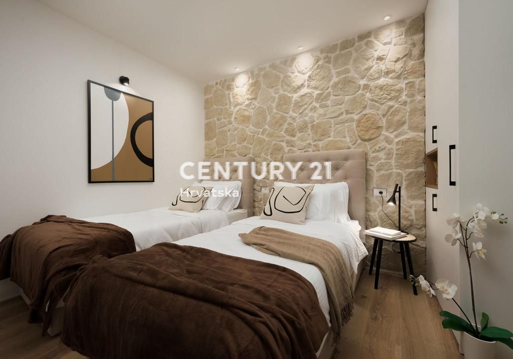 ROVINJ, DIZAJNERSKI UREĐEN STAN U CENTRU MESTA