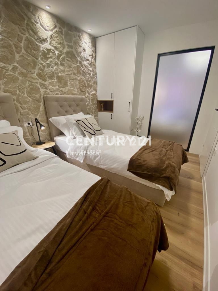 ROVINJ, DIZAJNERSKI UREĐEN STAN U CENTRU MESTA