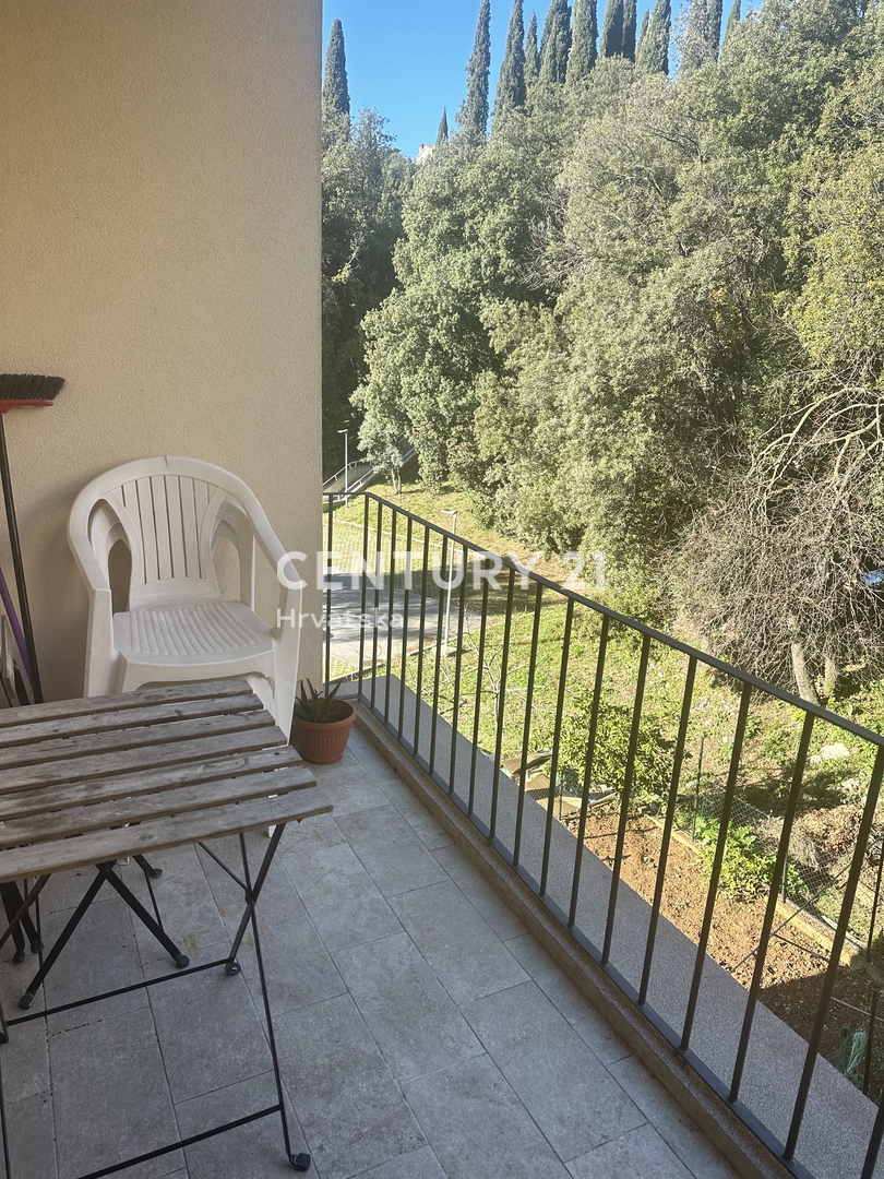 LABIN, RABAC, STANOVANJE Z ODPRTIM POGLEDOM NA MORJE, 200 M OD MORA