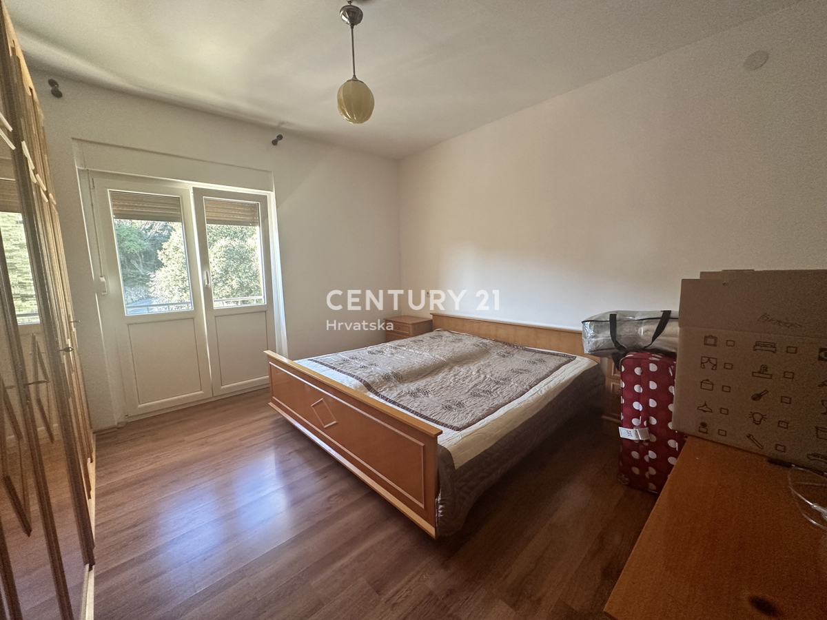 LABIN, RABAC, STANOVANJE Z ODPRTIM POGLEDOM NA MORJE, 200 M OD MORA