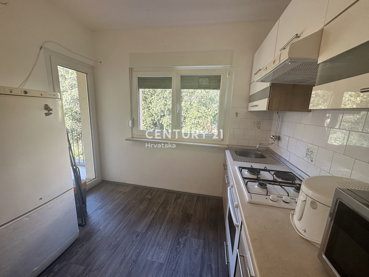 LABIN, RABAC, STANOVANJE Z ODPRTIM POGLEDOM NA MORJE, 200 M OD MORA