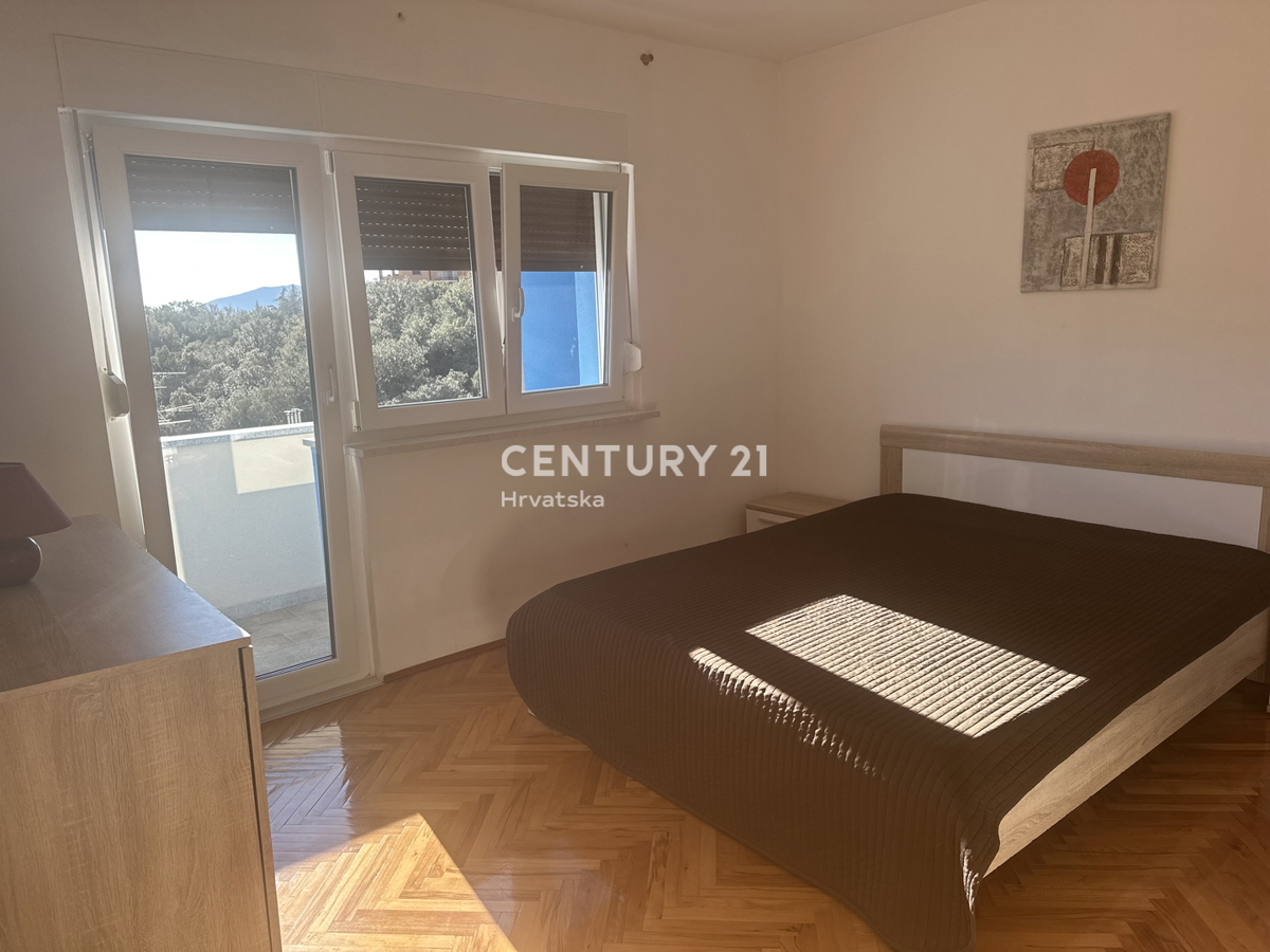 LABIN, RABAC, STANOVANJE Z ODPRTIM POGLEDOM NA MORJE, 200 M OD MORA