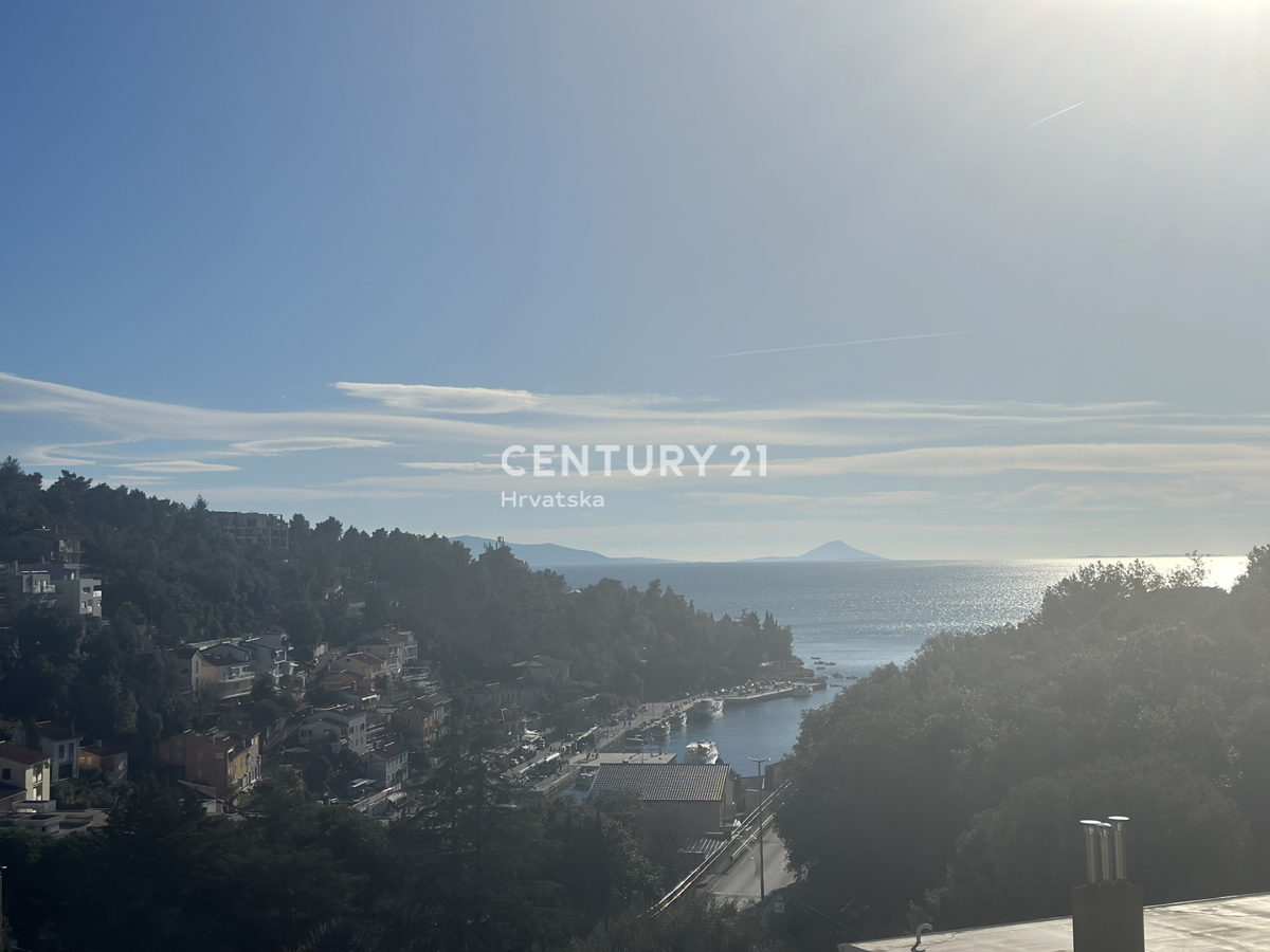 LABIN, RABAC, STANOVANJE Z ODPRTIM POGLEDOM NA MORJE, 200 M OD MORA