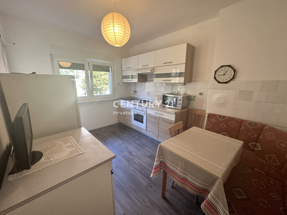 LABIN, RABAC, STANOVANJE Z ODPRTIM POGLEDOM NA MORJE, 200 M OD MORA